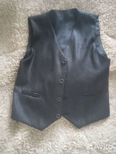 Жилет черный на мальчика 5-6-7 лет 112 см