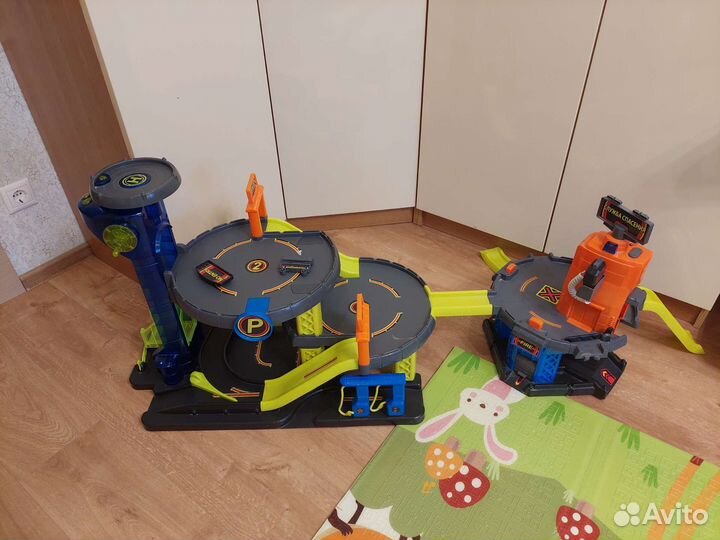 Большая парковка+ гараж elc