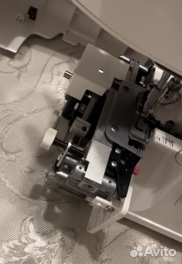 Швейная машина оверлок