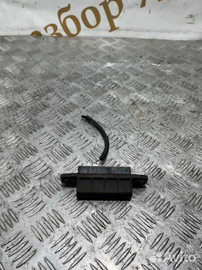 Кнопка открывания багажника Toyota Camry ASV50