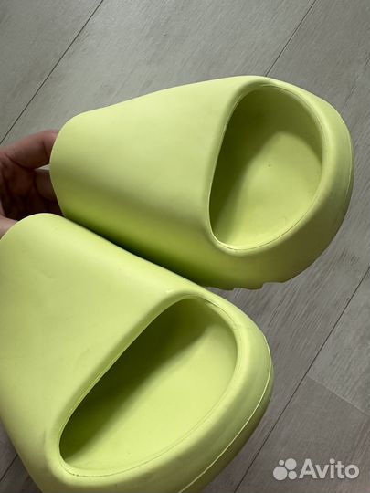 Тапки adidas Yeezy slide