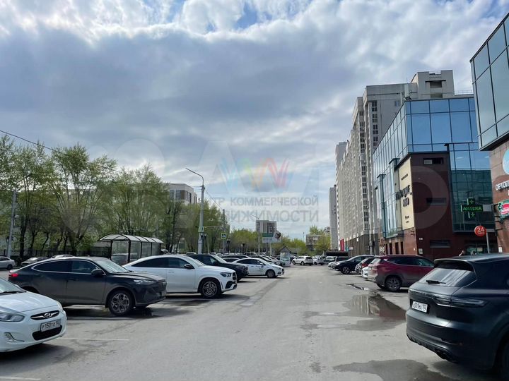 Торговое помещение 558м2 бизнес-центр Треугольник