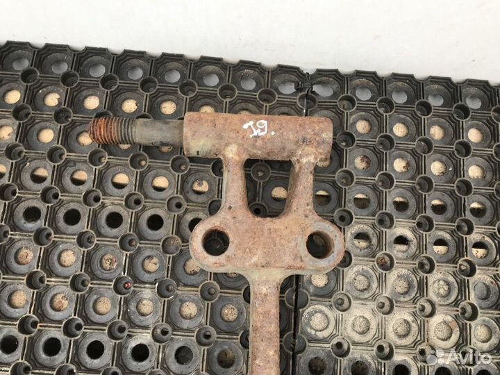 0514522810 Кронштейн крепления амортизатора левый