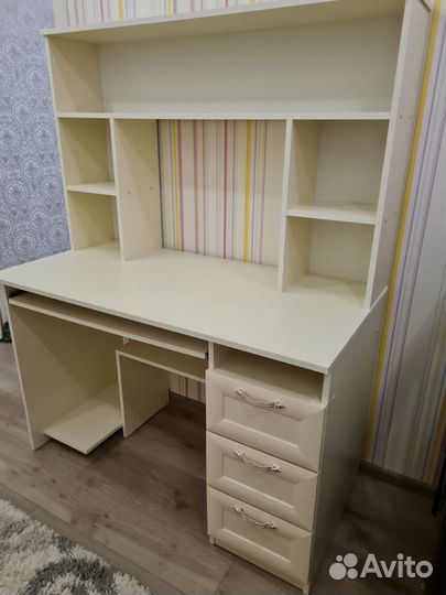 Компьютерный стол для школьника