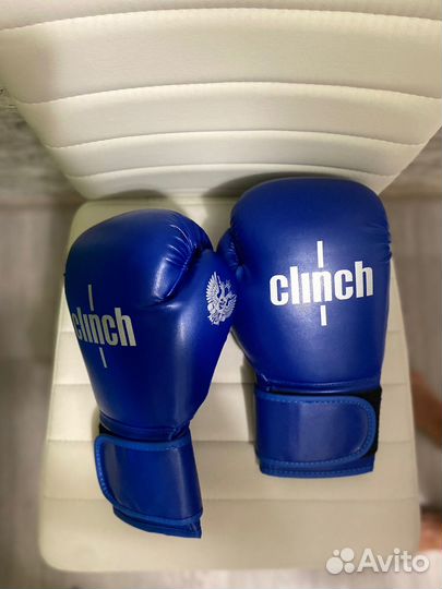 Боксерские перчатки 10-12 oz clinch