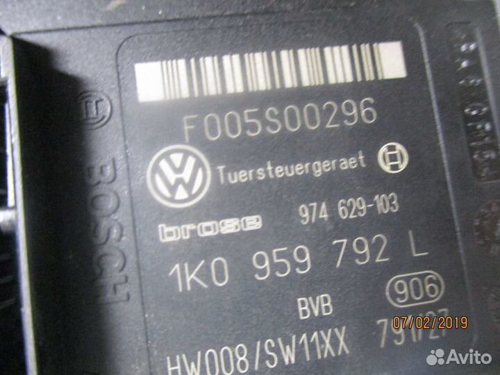 Моторчик стеклоподъемника Volkswagen Passat B6 3C2