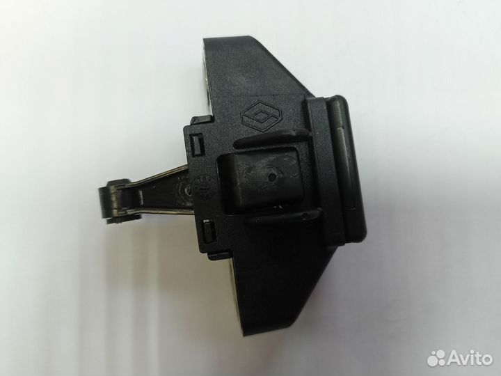 Замок багажника Renault Logan