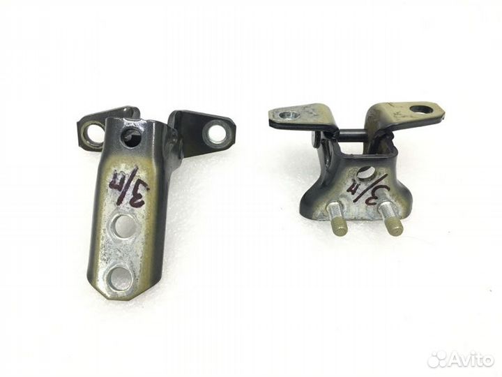 Петля двери задняя правая Mitsubishi Outlander