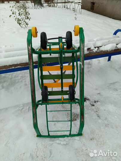 Детские санки с выдвижными колесами