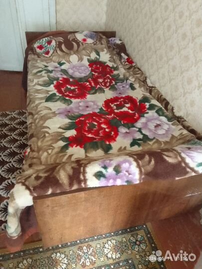 Кровать и диванчик