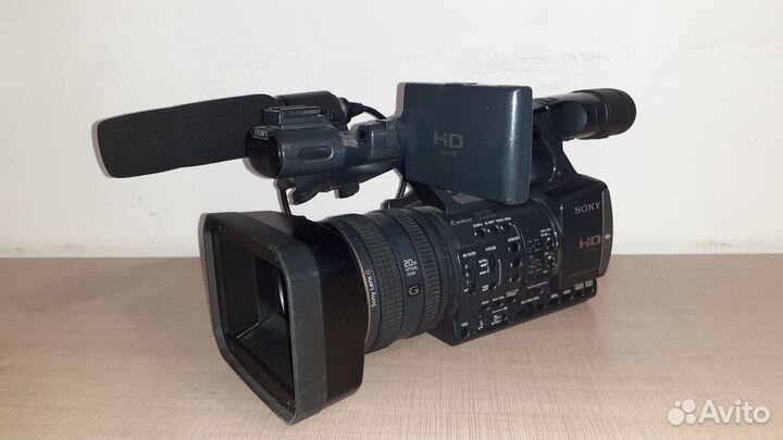 Видеокамера Sony HDR-AX2000E