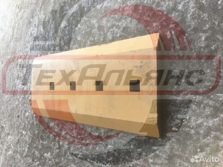 Нож Komatsu D37-D39 боковой 11G-71-31170