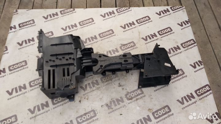 Консоль центральная (скелет) Ford Kuga 1