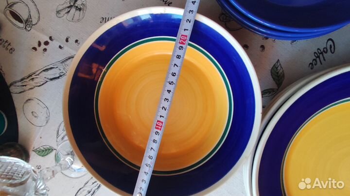 Набор столовой посуды, тарелки