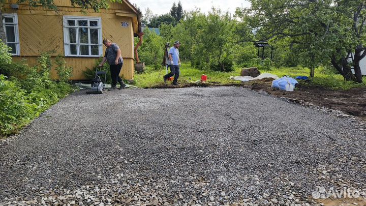 Устройство парковки, въезд на участок, дренаж