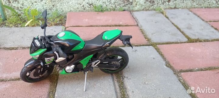 Модель мотоцикла Kawasaki Z800