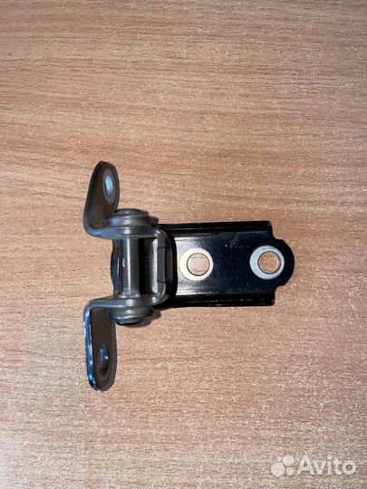 Петля дверная задняя левая нижняя Toyota RAV4 2018