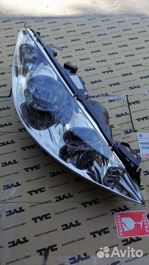 Фара правая Peugeot 308