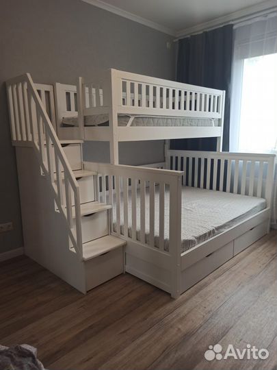 Двухъярусная кровать