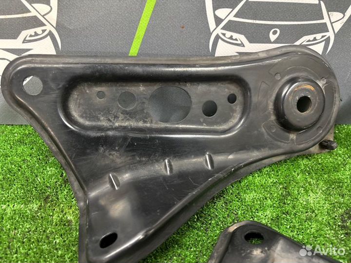 Крепление подрамника переднее Lexus Es250 ASV60