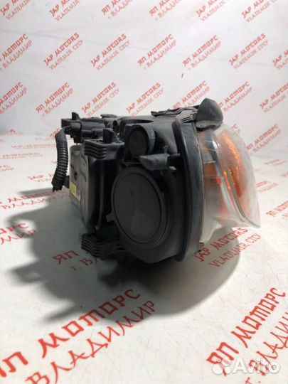 Фара ксеноновая правая Volvo S80 седан B4164T 2009