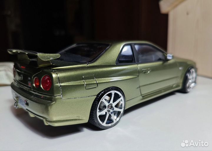 Модель автомобиля 1 24 Nissan GT-R R34,собранная