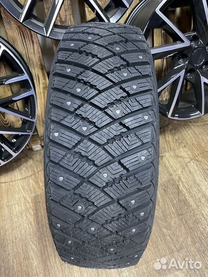 Goodyear Ultragrip Ice Arctic 215/55 R16 97T