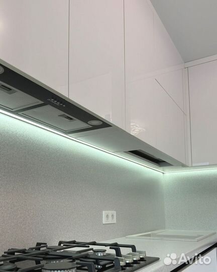 Современный кухонный гарнитур