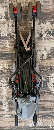 Прогулочная коляска трость