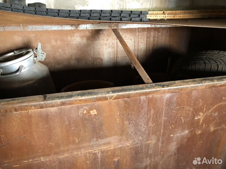 Металлический бак