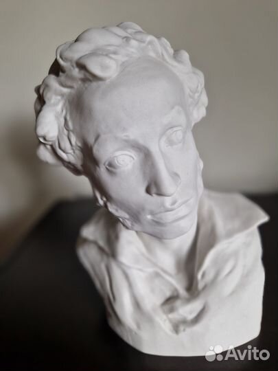 Бюст Пушкина фарфор лфз 50-е годы