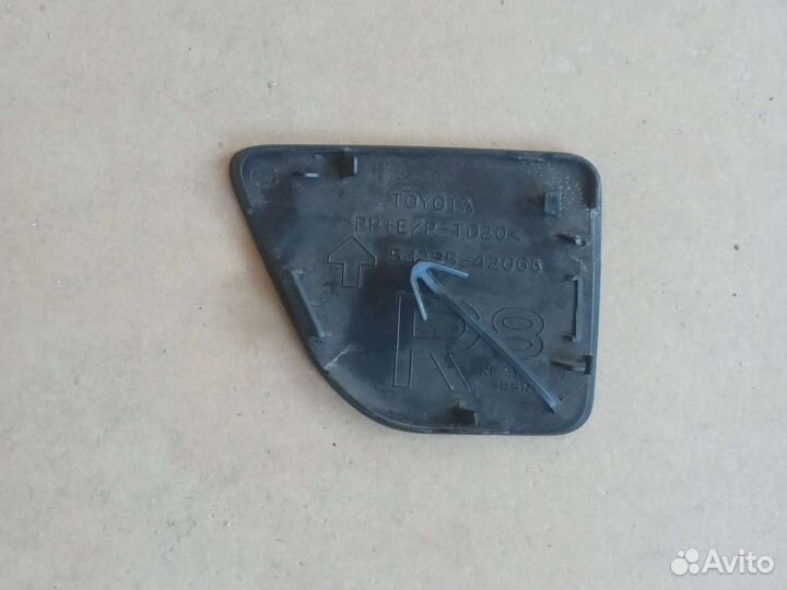 Toyota RAV4 10-12 Крышка буксира бампера первого