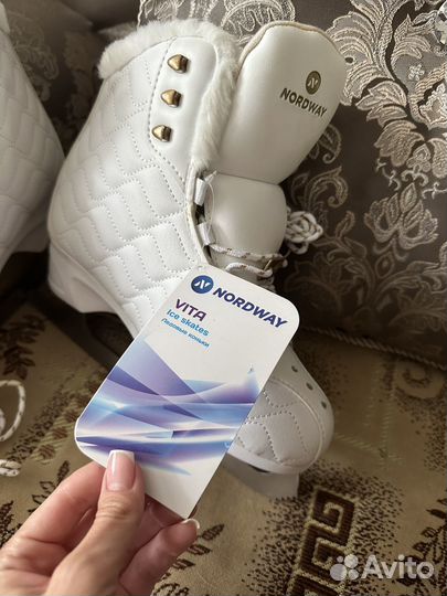 Коньки фигурные женские 38 размер