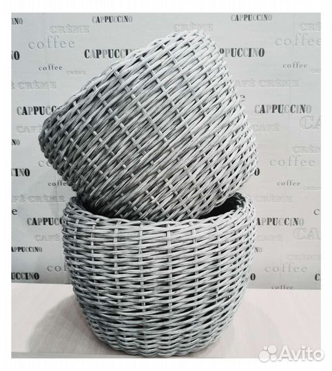 Кашпо-вазон для цветов из ротанга