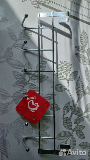 Вешалка надверная