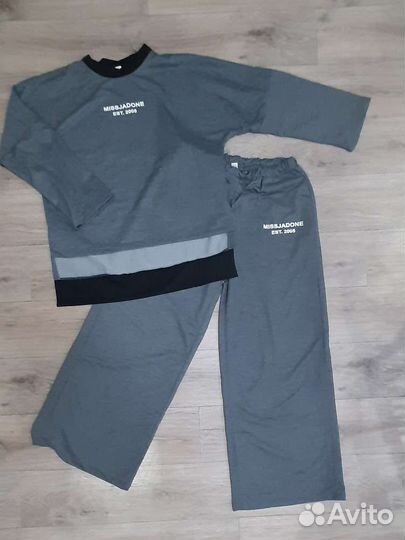 Трикотажный костюм женский новый