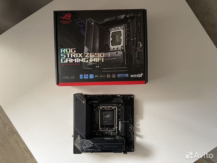 Новая материнская плата asus ROG strix Z690-I