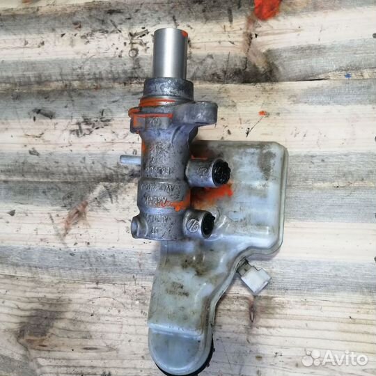 Главный тормозной цилиндр Ford Focus 3