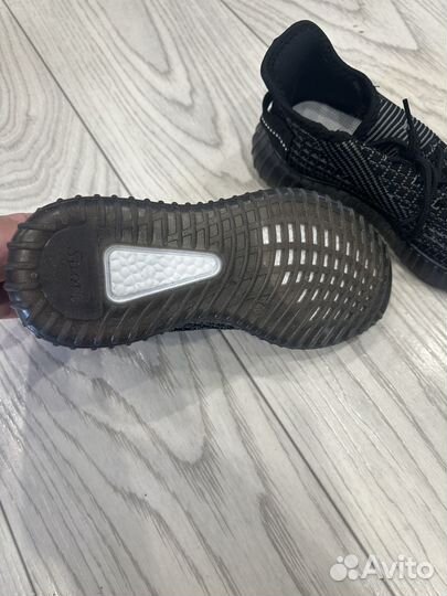 Кроссовки женские