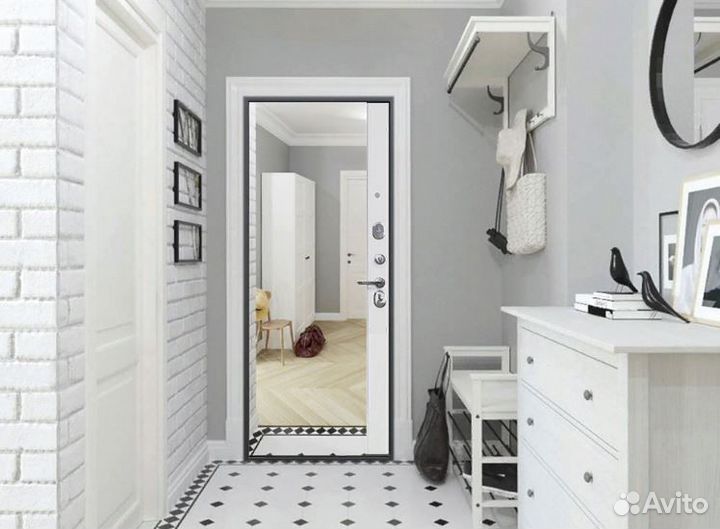 Дверь входная с зеркалом