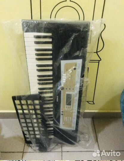 Синтезатор ymaha PSR-R200