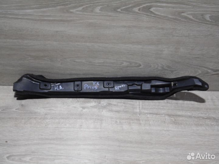 Защита левого крыла Тойота Приус 50