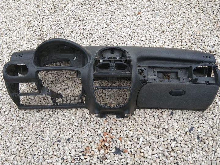 Панель (торпеда) Пежо 206