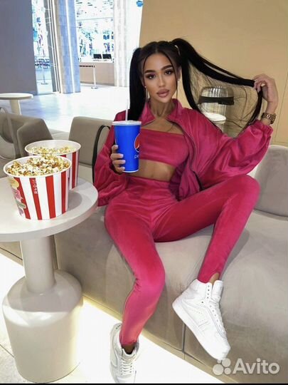 Женский спортивный костюм