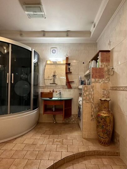 Дом 730 м² на участке 20 сот.