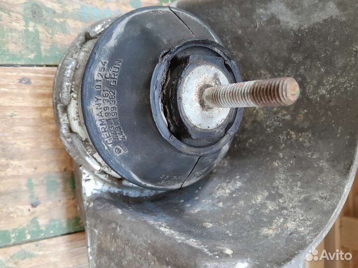 Подушка двигателя ауди 80 б4