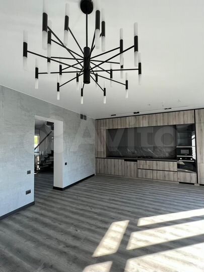 Дом 180 м² на участке 8 сот.