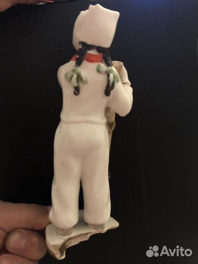 Статуэтка «Девочка с лыжами»