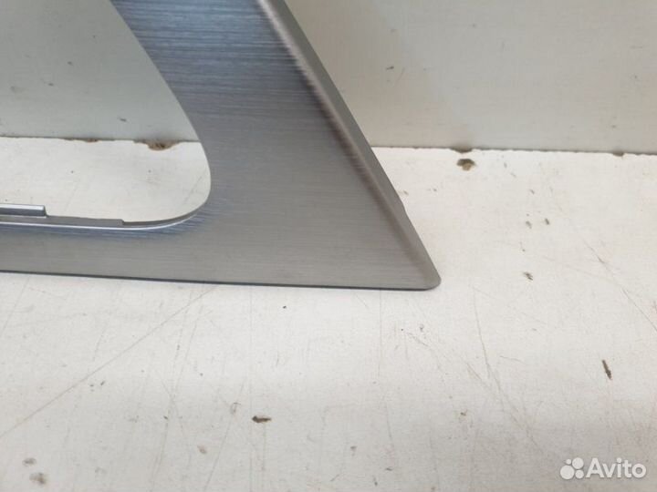 Накладка обшивки двери передняя правая Toyota Land