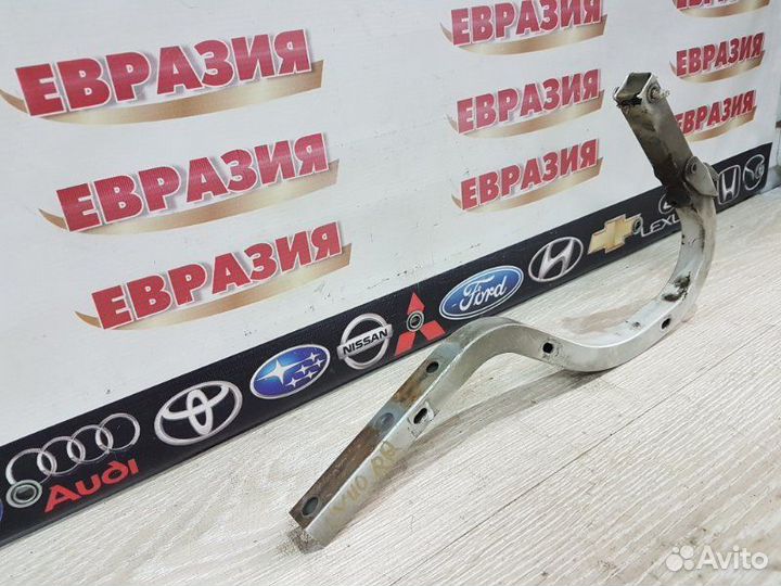 Петля крышки багажника задняя правая Toyota Vista